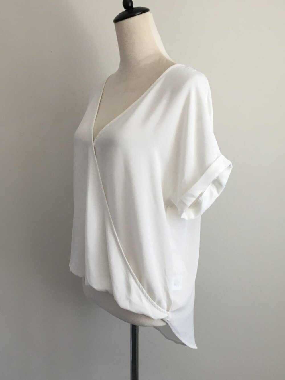 LUSH White Sheer Cuffed Short Sleeve High Low Bubble Hem Shirt